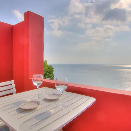 In The Red Building By Ricardo Bofill - Muralla Roja Κάλπε